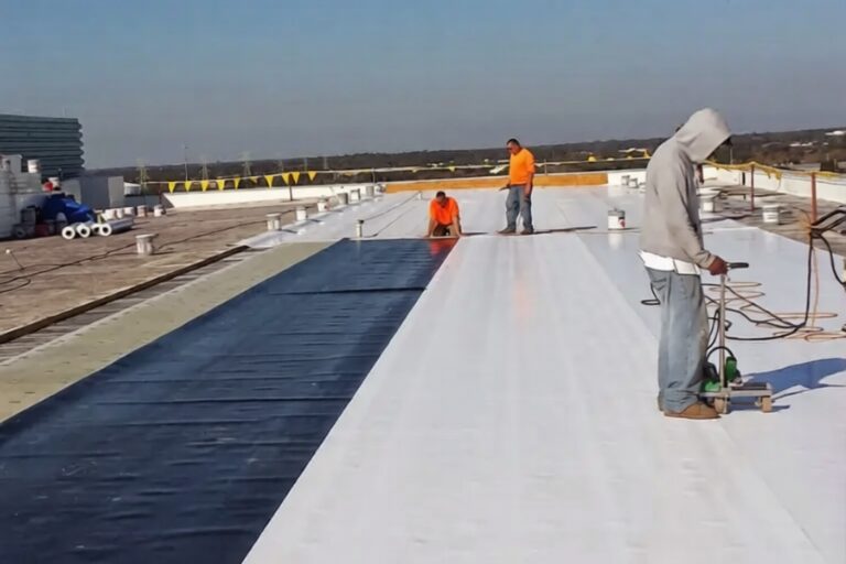 Installation of a commercial flat roof for heat proofing the roof